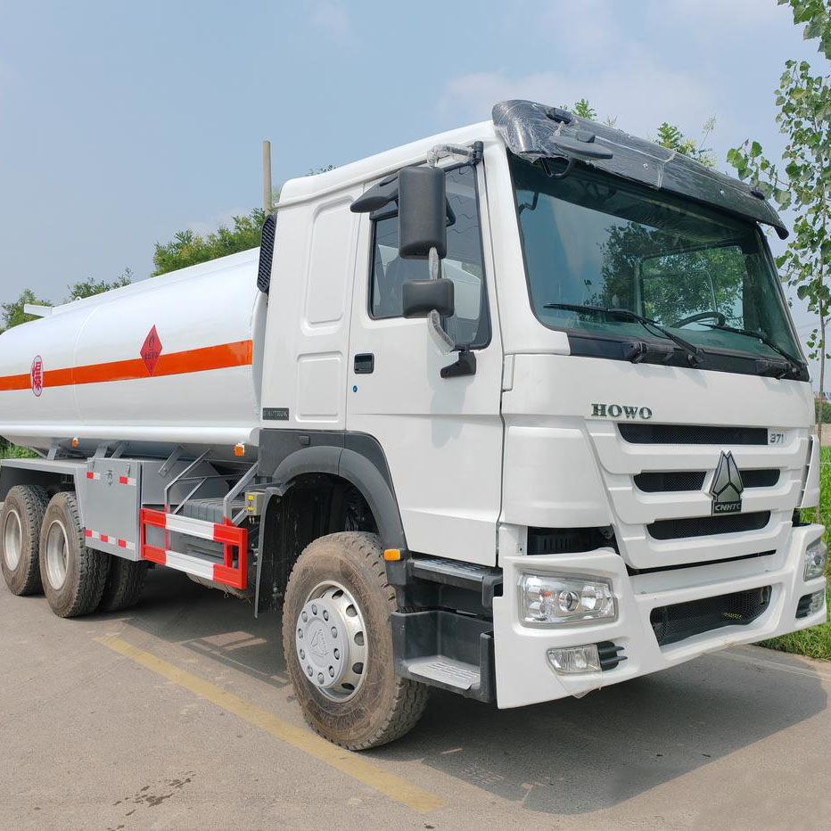 Sinotruk HOWO Fuel Tank Truck Oil Fuel Tanker Truck HOWO 25000 Liters Fuel Tanker Truck Oil Diesel Delivery Tank Truck