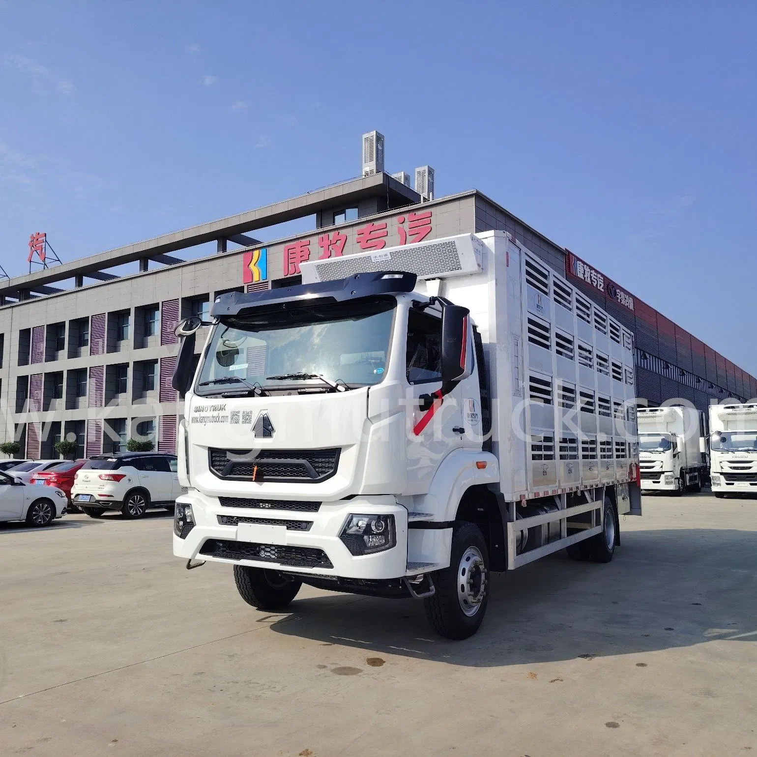 High-Quality 4X2 Drive Configuration Sinotruk Livestock Transport Truck for Pig Transfer