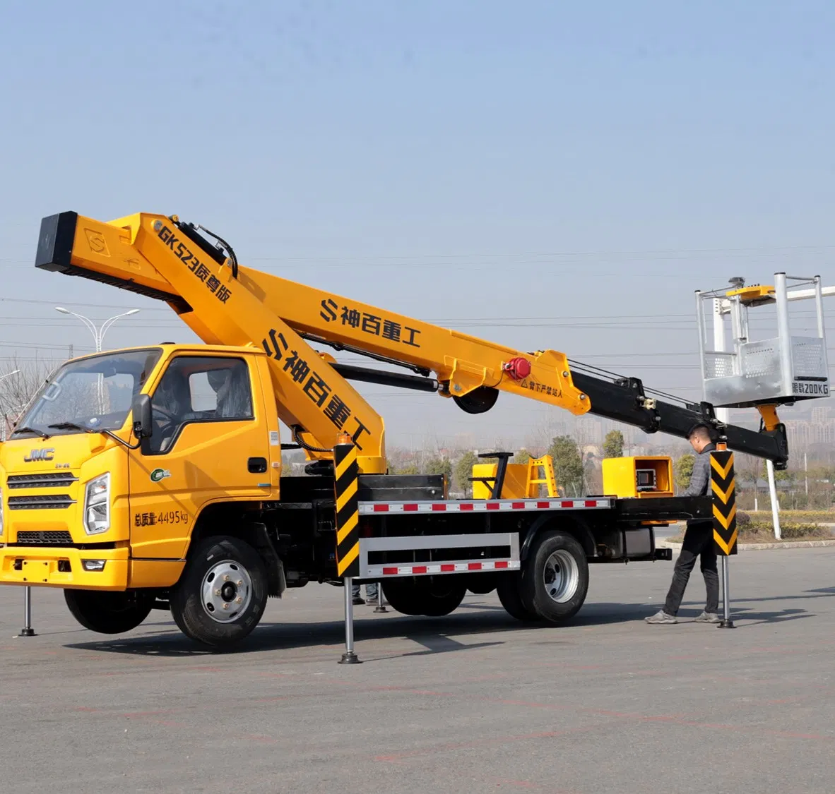 Aerial Work Platform Truck 1