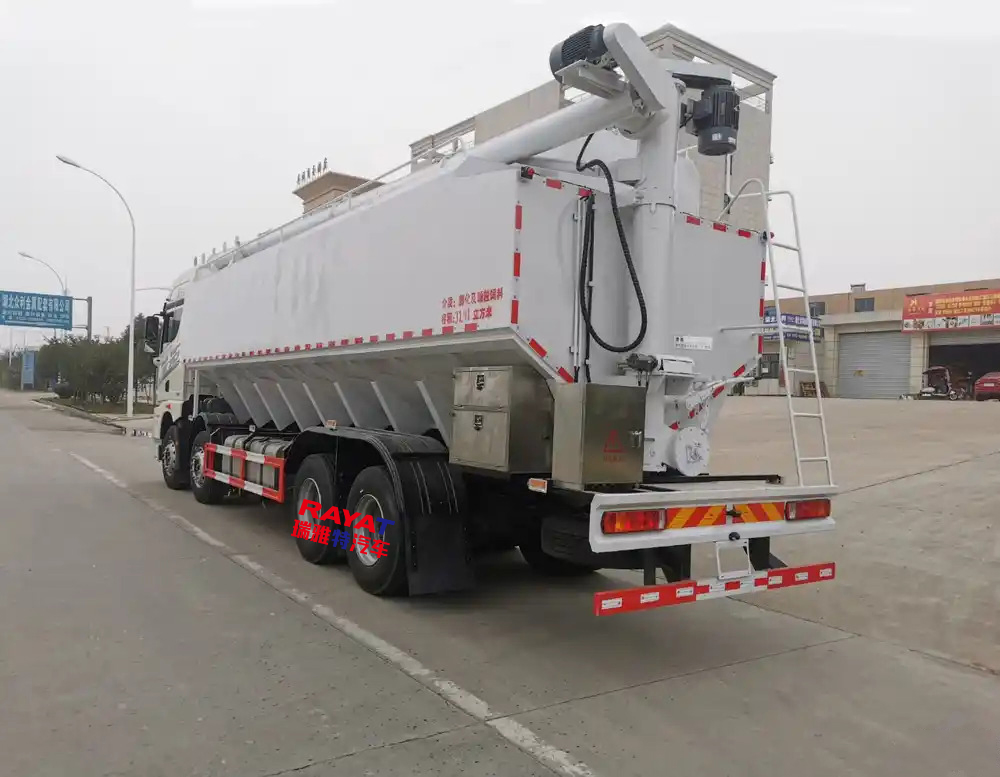 FAW 8*4 Bulk Feed Transport Truck with Large Capacity Tank for Livestock and Poultry Farming