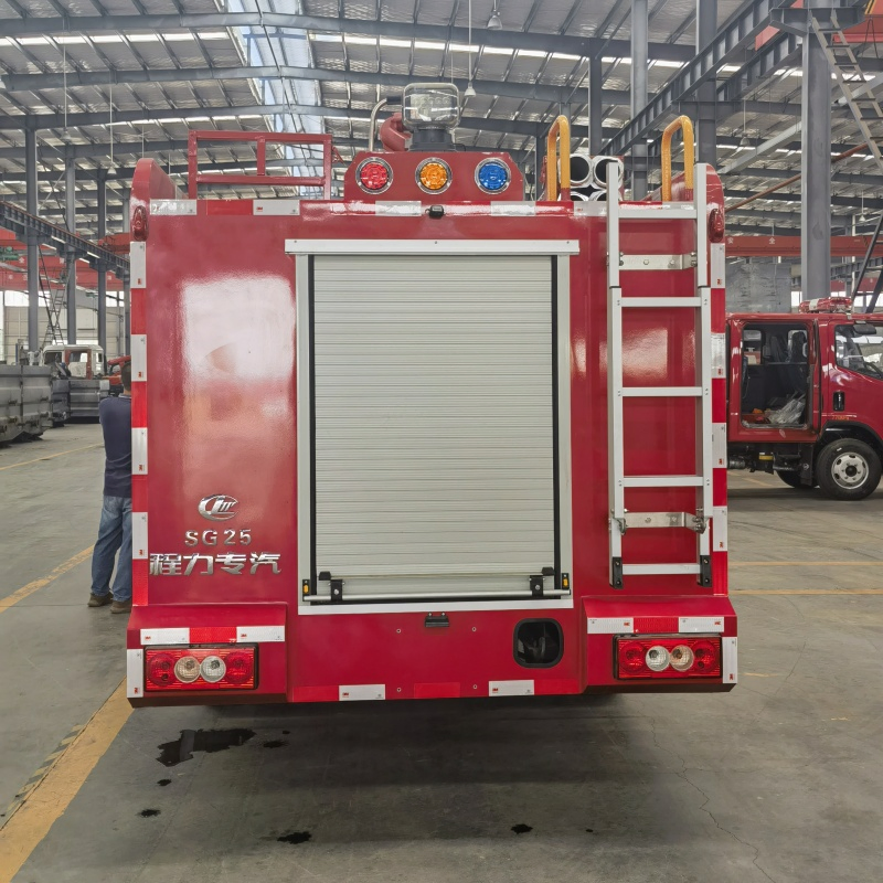 Compact 3-12 Ton Fire Fighting Truck Water Tank Foam Multi-Functional Fire Extinguishing