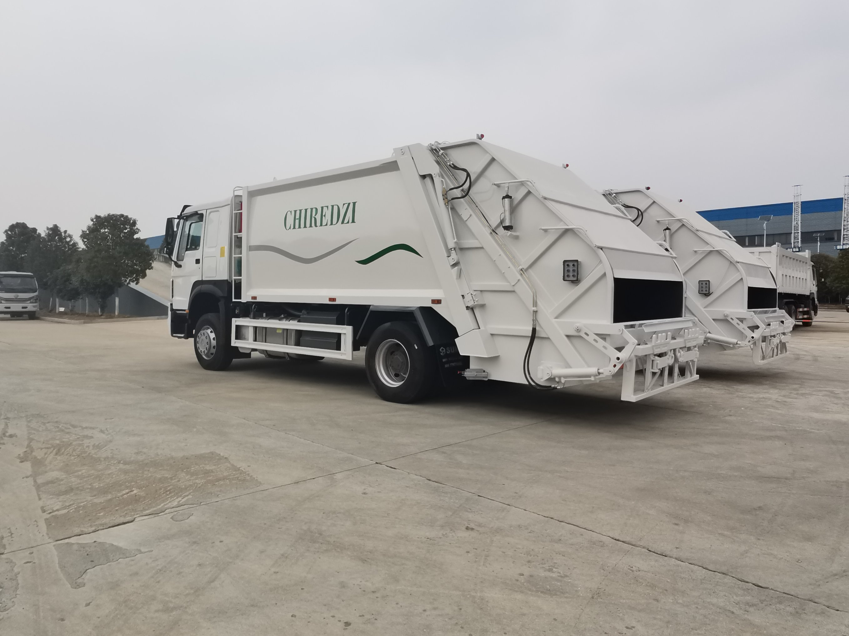 Sinotruk HOWO Africa Refuse Garbage Compactor Hook Lift Swing Arm Collection Transfer Truck 4cbm to 15 M3 Heavy Duty China Manufacturer Best Price for Sale