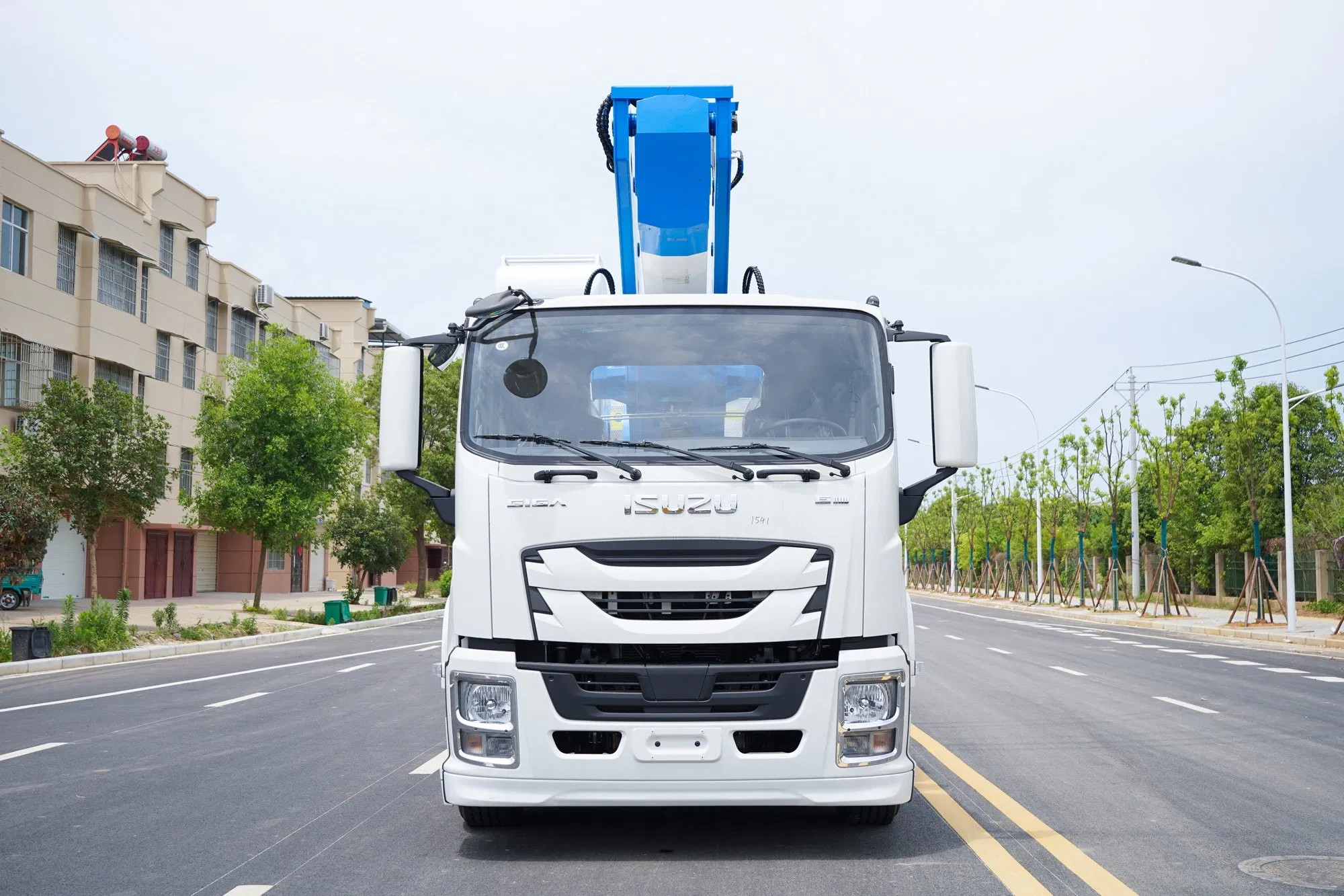 4X2 Hydraulic Aerial Work Platform Truck for Factory Equipment Repair