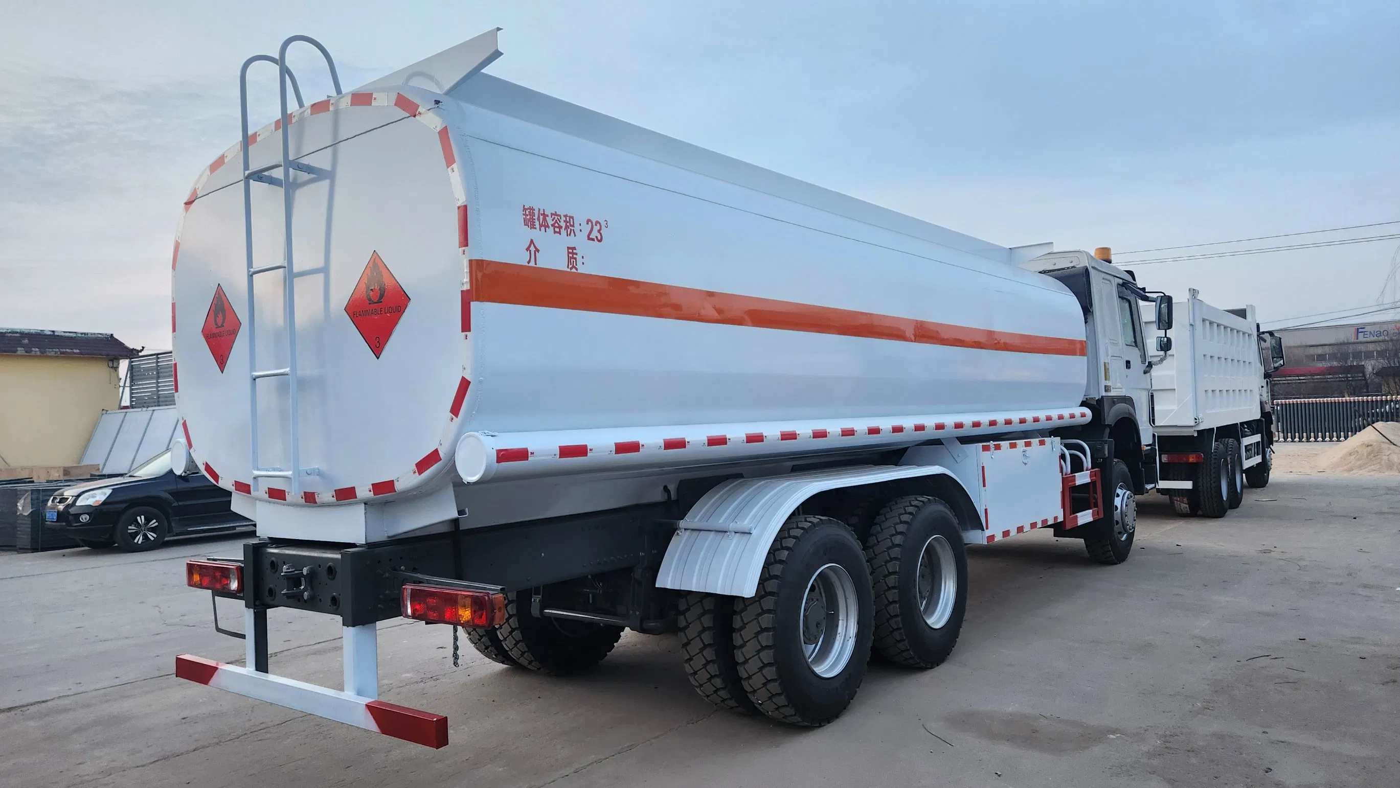 Refurbished Remanufactured Used Sinotruk HOWO Fuel Tanker Truck 6X4 8X4 23000 Liters 23 Cubic Meters Low Price Oil Tank Truck
