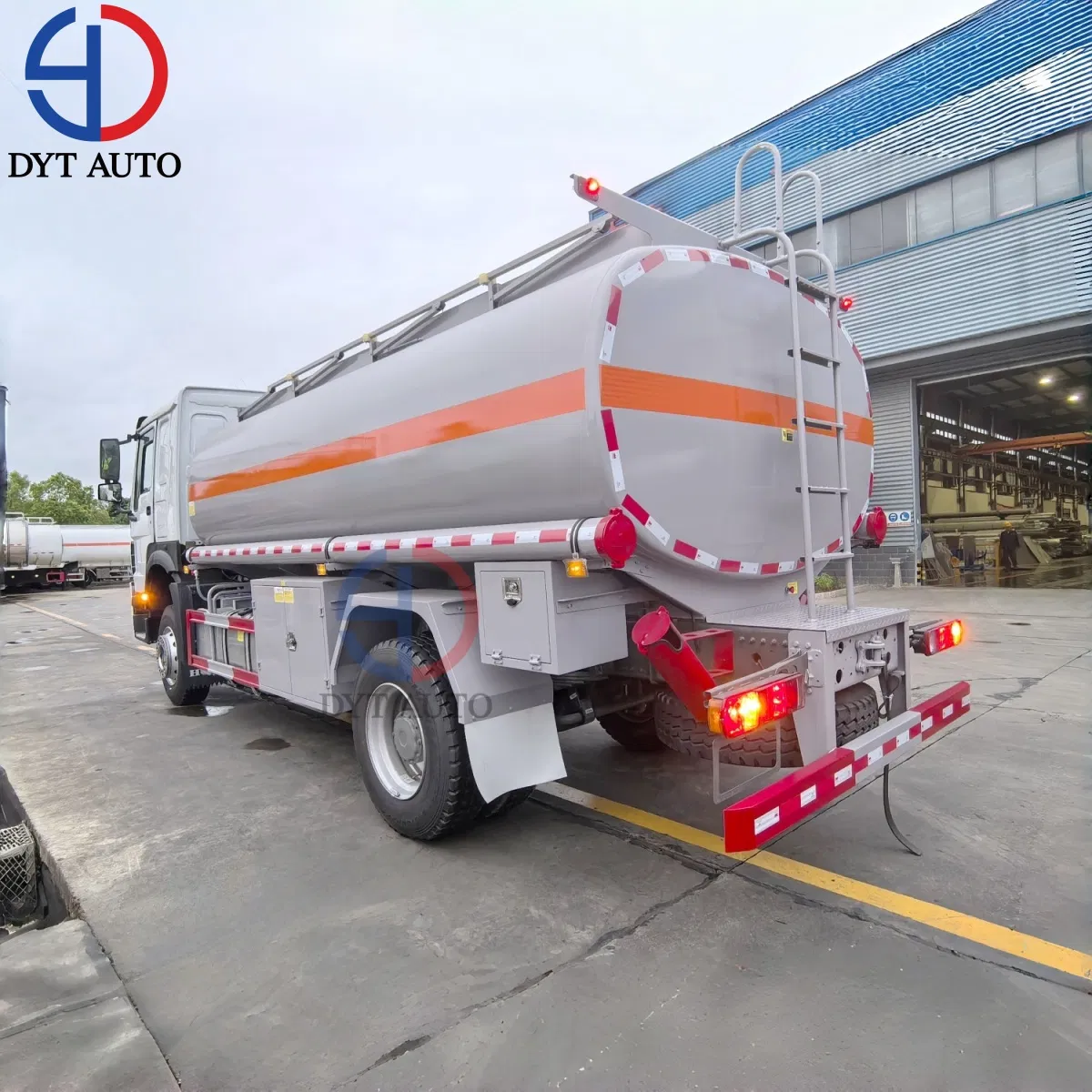 HOWO Shacman FAW Dongfeng Foton I-Suzu 4X2 4X4 6X4 6X6 8X4 10000L 15000L 20000L 25000L Oil Tank and Fuel Tanker Truck