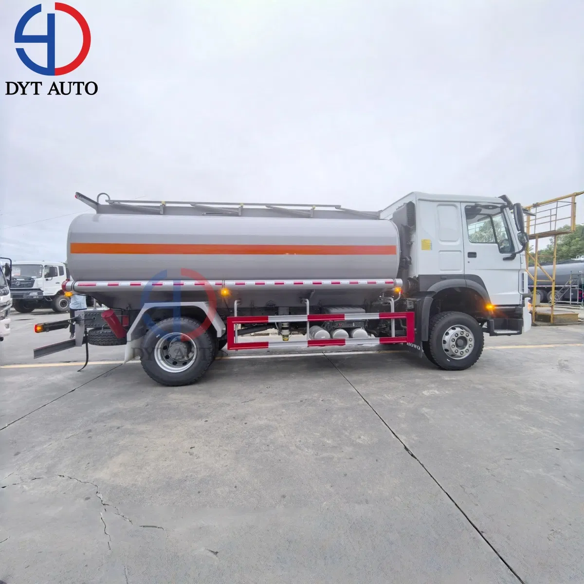 HOWO Shacman FAW Dongfeng Foton I-Suzu 4X2 4X4 6X4 6X6 8X4 10000L 15000L 20000L 25000L Oil Tank and Fuel Tanker Truck