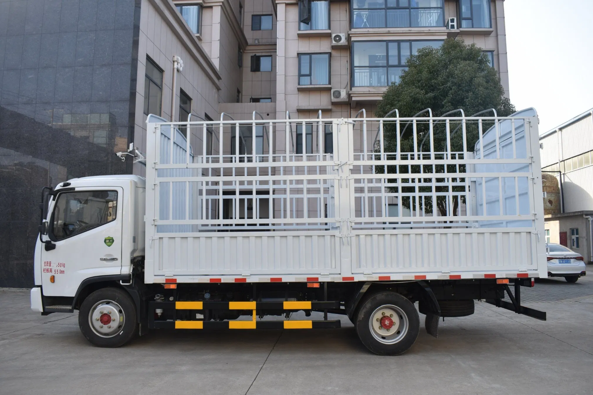 Safety Protective Transport Stable Guardrails Livestock Truck for Pig Transport