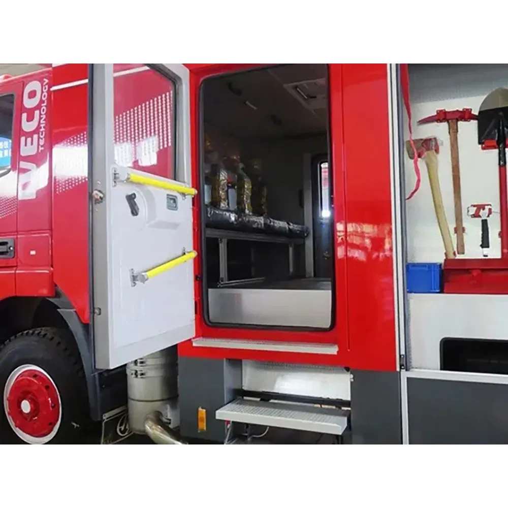 Factory Price 4X2 8000L Water Foam Fire Fighting Rescue Truck for Sale