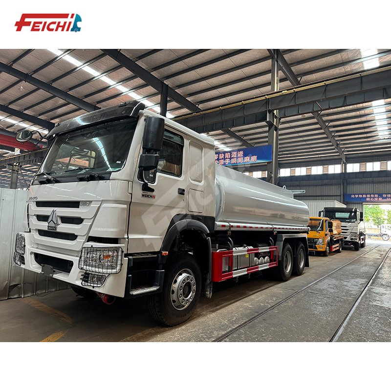 Sinotruk HOWO Tanker Oil Tank Truck 25000L 20000L Carbon Steel Tanker 6X4/8X4 10 Wheel 12 Wheel Oil Fuel Tanker Fuel Tanker Truck