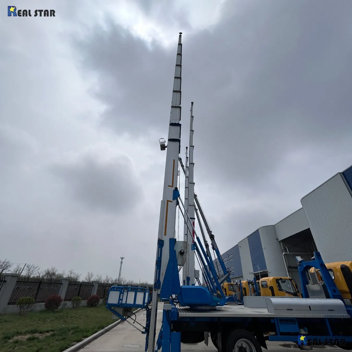 Aerial Work Ladder Lift Platform High Altitude Operation 25m 29m 30m 32m 33m 42m 45m 48m Lifting Pickup Crawler Bucket Hydraulic Raising Truck