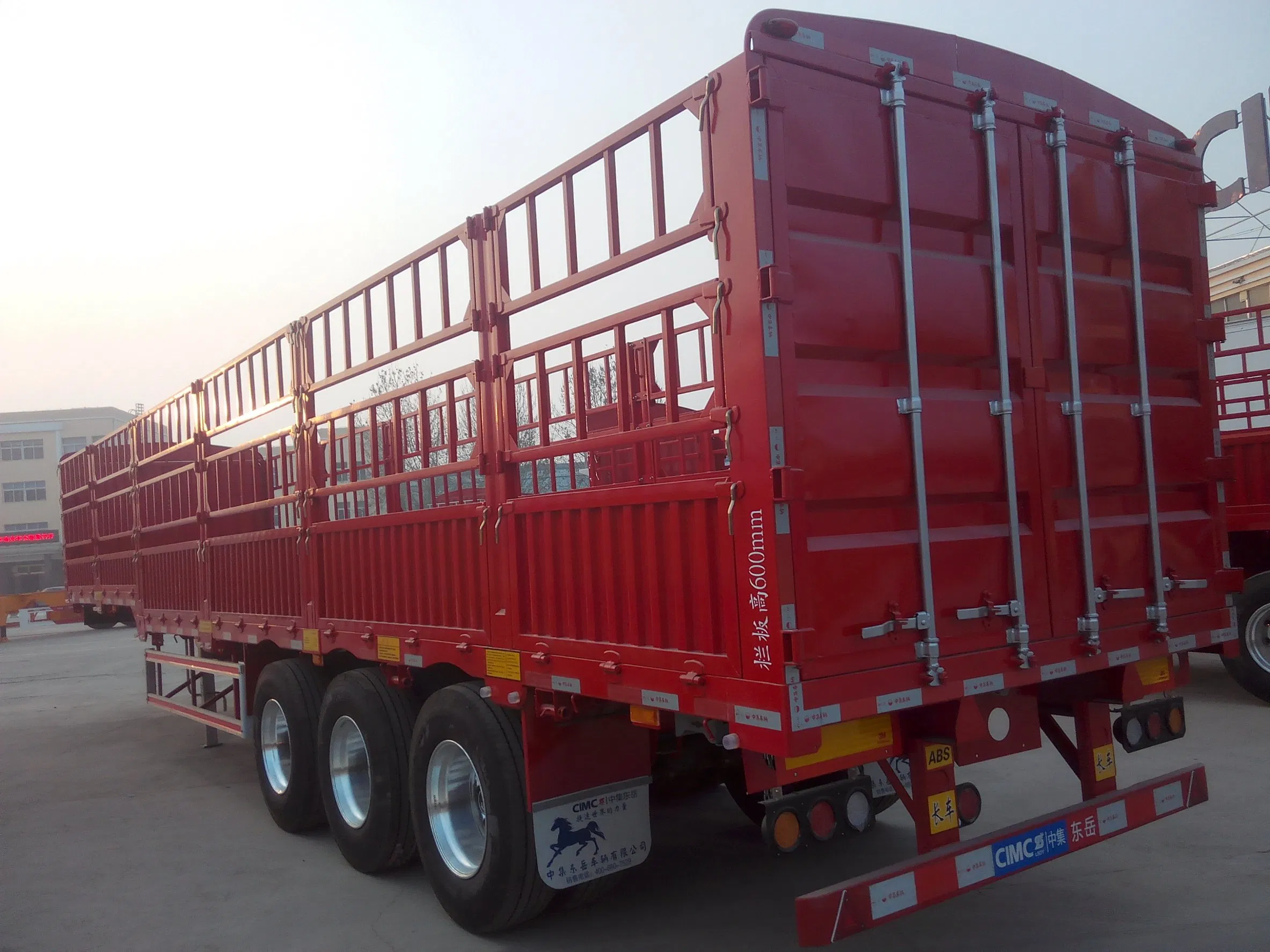 30-100 Tons Cattle Livestock Trailer 4 Axles Cargo Animal Sugar Cane Transport Stake Fence Semi Trailer Truck
