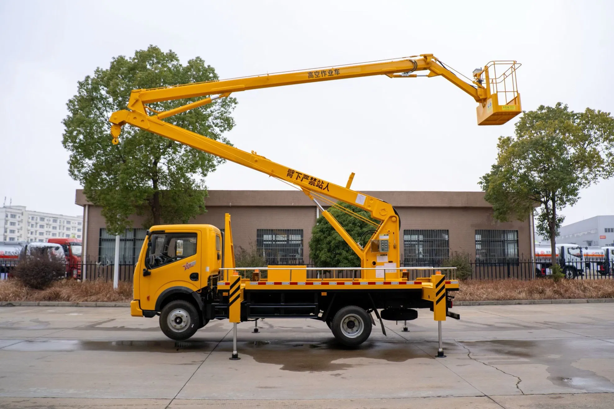 16m/20m/24m Aerial Work Platform Truck with Optional Jmc Chassis
