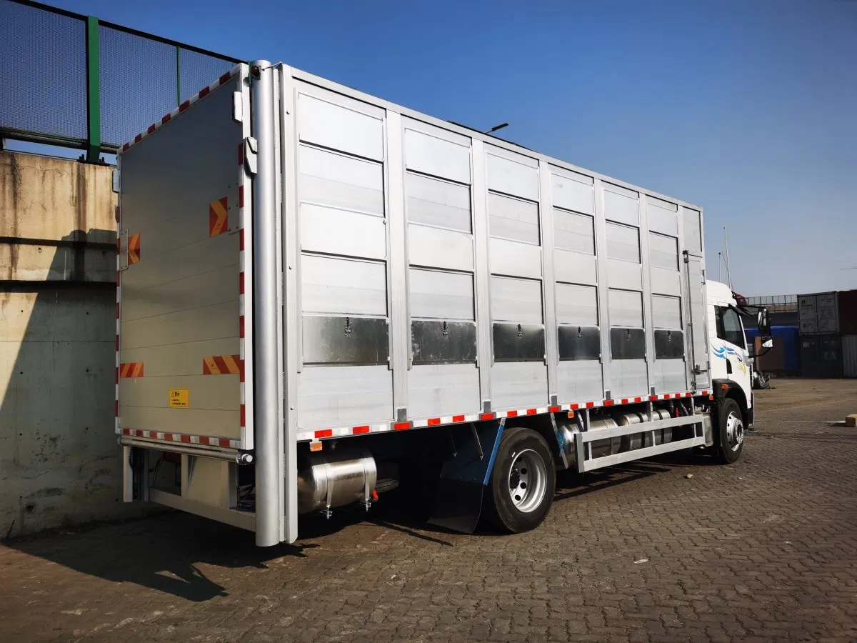 60~90 Pcs FAW Livestock transport truck Live Pig Hog Goat Sheep Truck