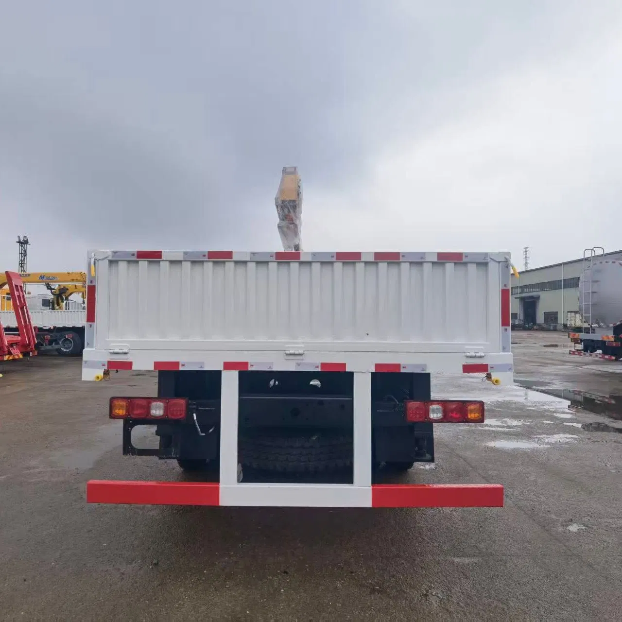 New Shacman L3000 4X2 Cargo Crane Truck Mounted Crane Lorry Mounted Crane Goods Cargo Transport Lift Heavy Truck Long Distance Haul Towing Dump Tipper Truck