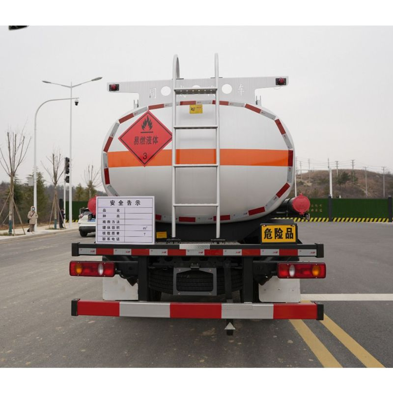 Factory Direct Price 4X2 6X4 /160HP 220HP Fuel Oil Tank Truck Oil Tanker Truck Fuel Tanker Truck Oil Delivery Truck Tank Semi Trailer Truck