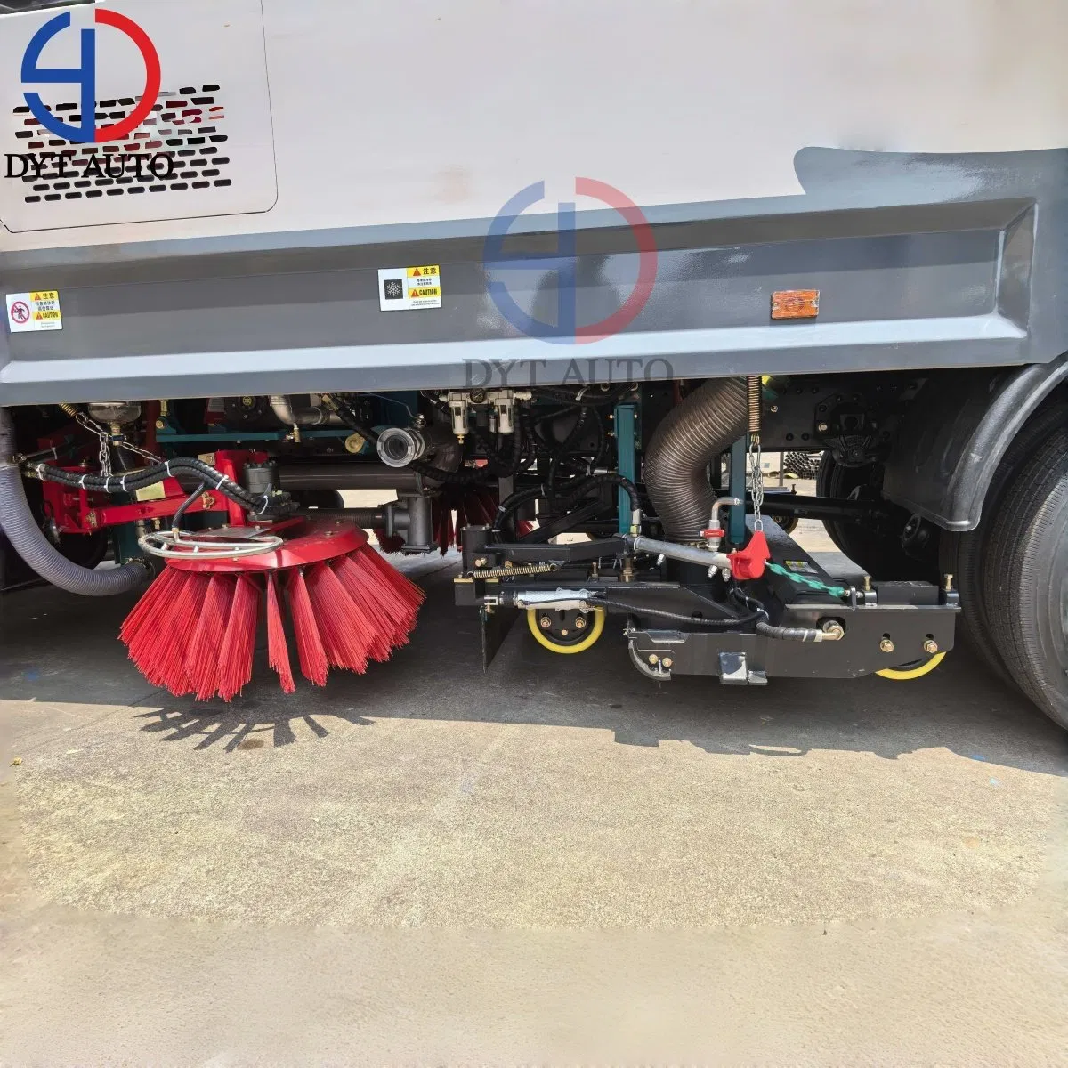 Used New Electric Sinotruk HOWO Dongfeng Shacman FAW Foton Jmc JAC 4X2 5cbm 5m3 8cbm 8m3 15m3 15cbm Street Road Sweeper Truck with Vacuum Cleaner