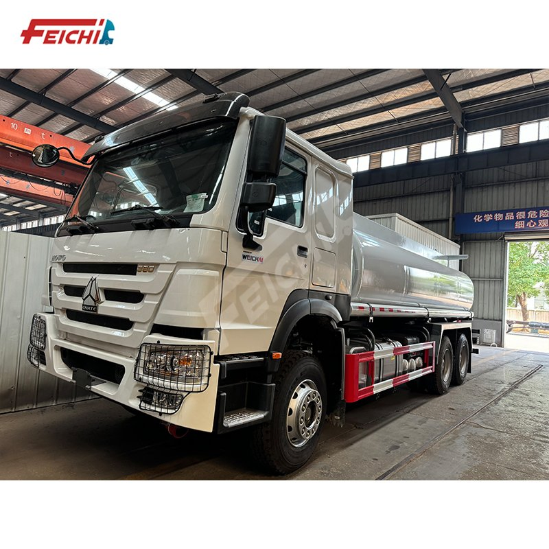 Sinotruk HOWO Tanker Oil Tank Truck 25000L 20000L Carbon Steel Tanker 6X4/8X4 10 Wheel 12 Wheel Oil Fuel Tanker Fuel Tanker Truck