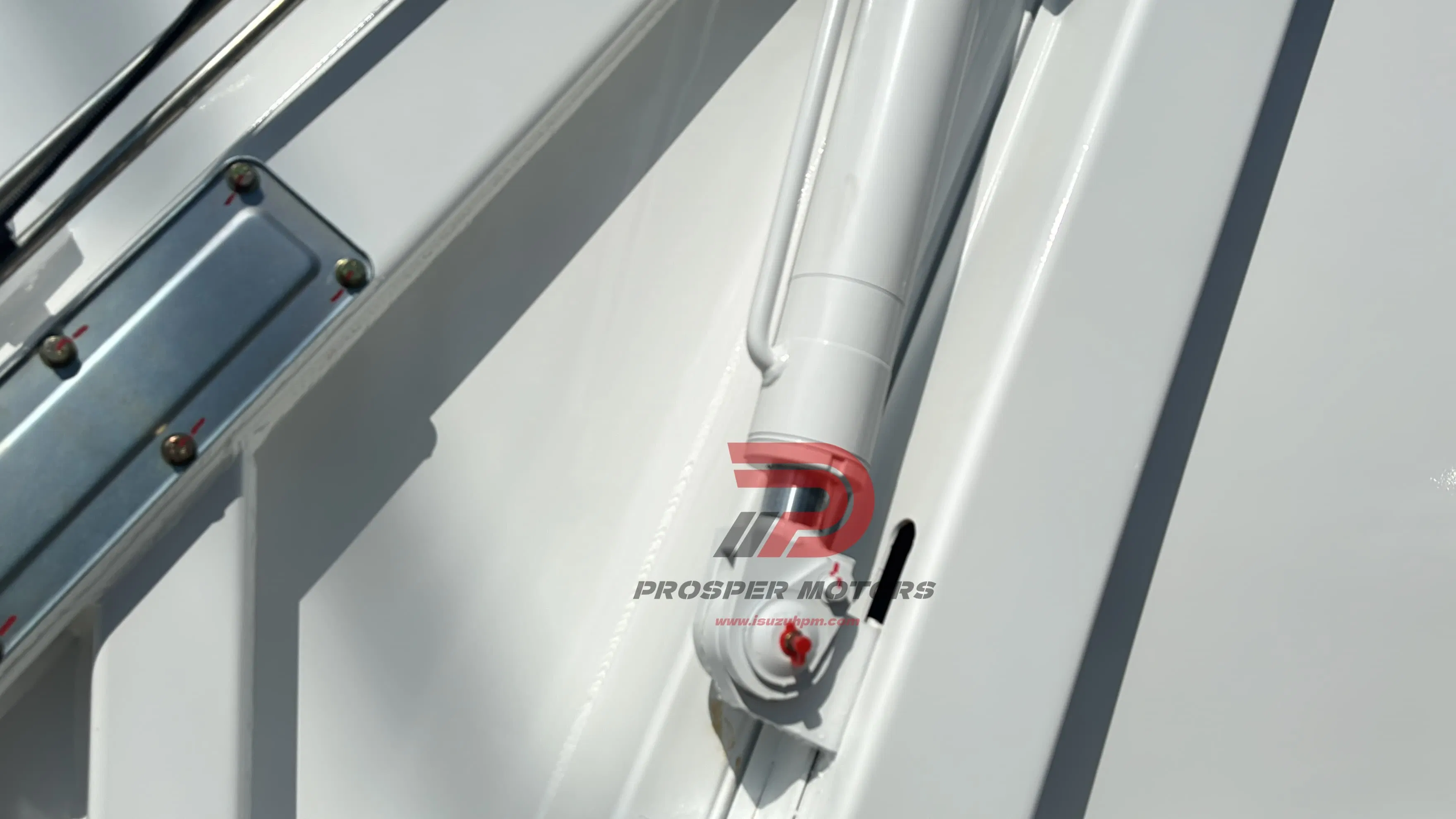 China Municipal Waste Collection Management Compressed Garbage Truck Isuzu Npr Nps 5 6 8 10 Cbm 6ton 6m3 Compactor Garbage Truck for Sale