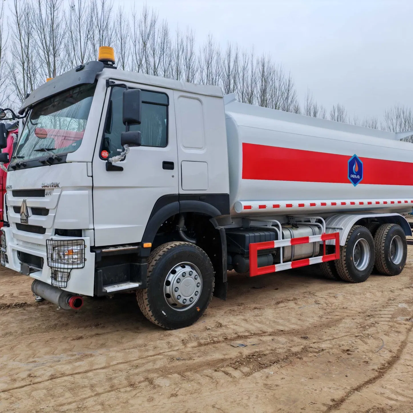 Refurbished Remanufactured Used Sinotruk HOWO Fuel Tanker Truck 6X4 8X4 23000 Liters 23 Cubic Meters Low Price Oil Tank Truck