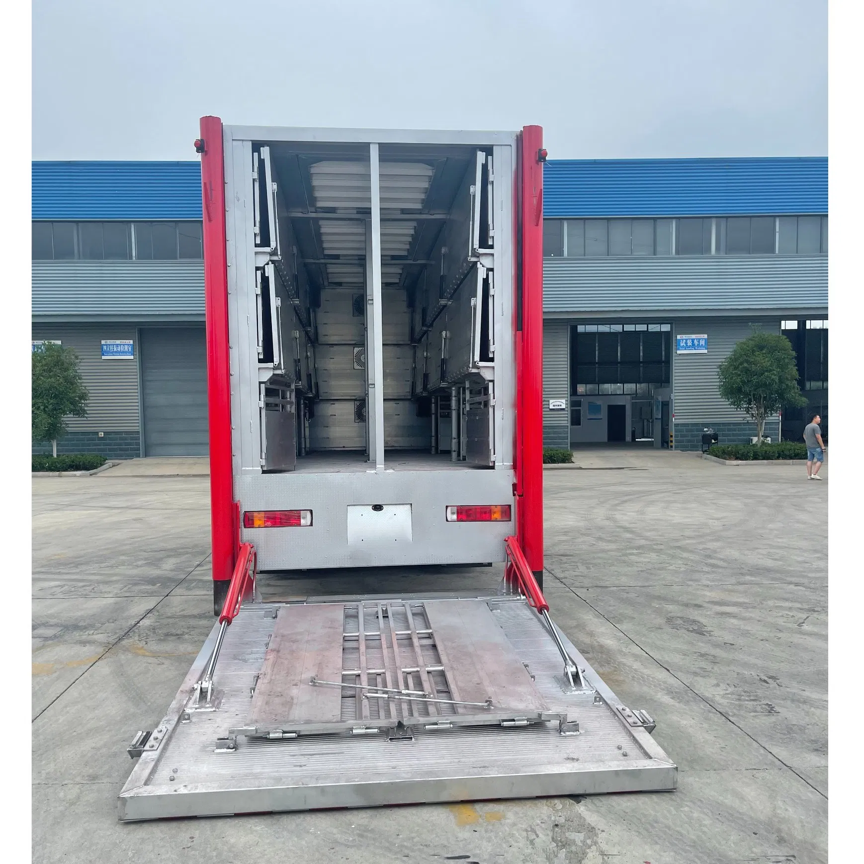 Made in China Aluminum Alloy 8*4 Pig Cart and Sheep Cart Can Pull 800-1000 Livestock and Poultry Transport Trucks