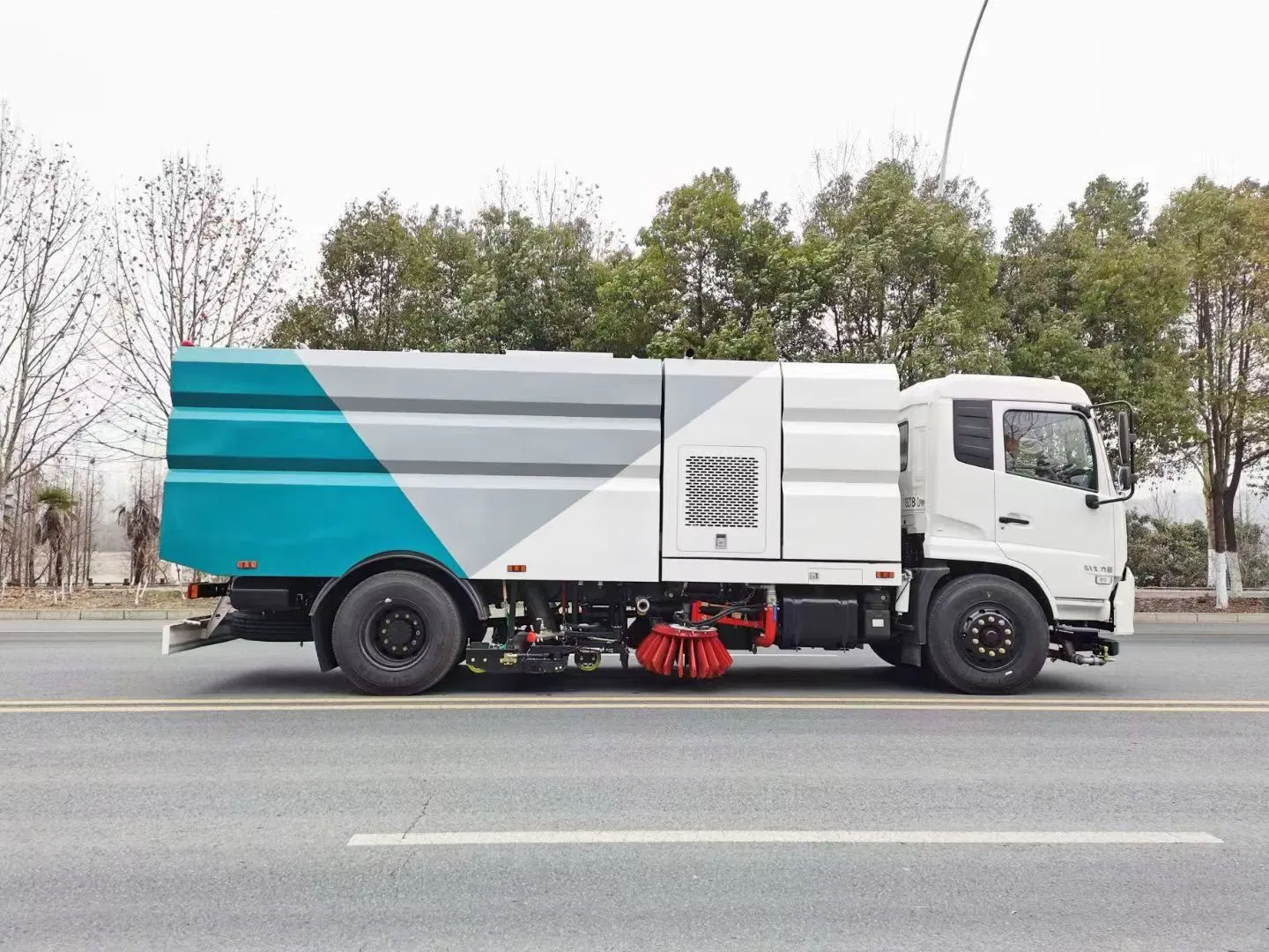 High-Performance Dongfeng Sinotruk HOWO 5cbm 9cbm 10cbm Cleaning Washing Vacuum Road Sweeper Truck Street Sweeping Wash Cleaner Suction Sweeper Truck