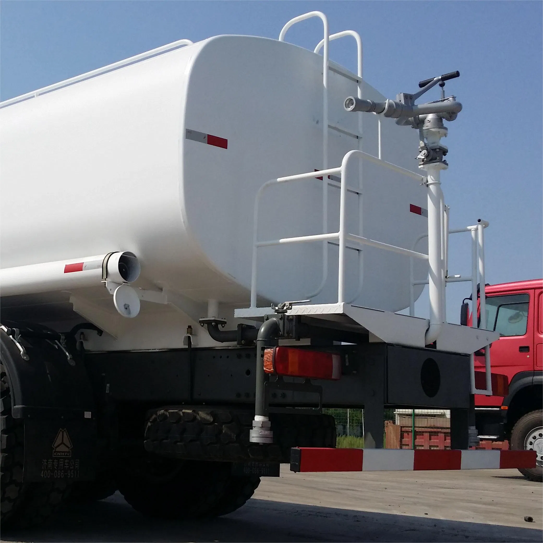 Sinotruk HOWO New Used Factory 4X2 6X4 8X4 300HP 380HP 400HP 10cub 20cub 30cub Cargo Heavy Fire Fighting Drinking Sprinkler Bowser Water Tanker Tank Truck
