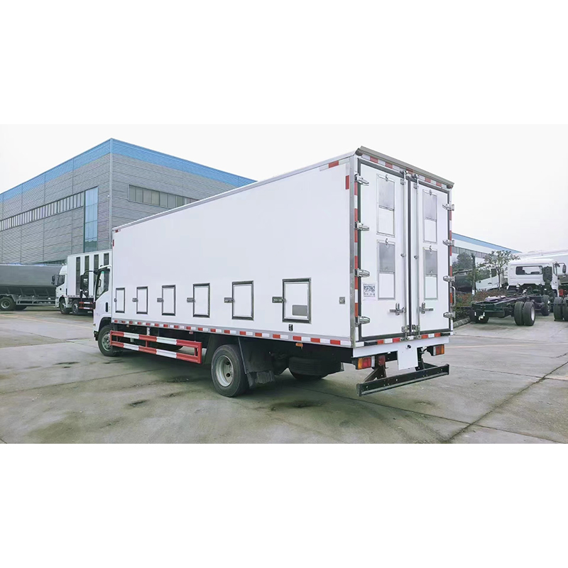 Factory Price Isuzu Livestock Chicks and Poultry Transport Vehicle Truck