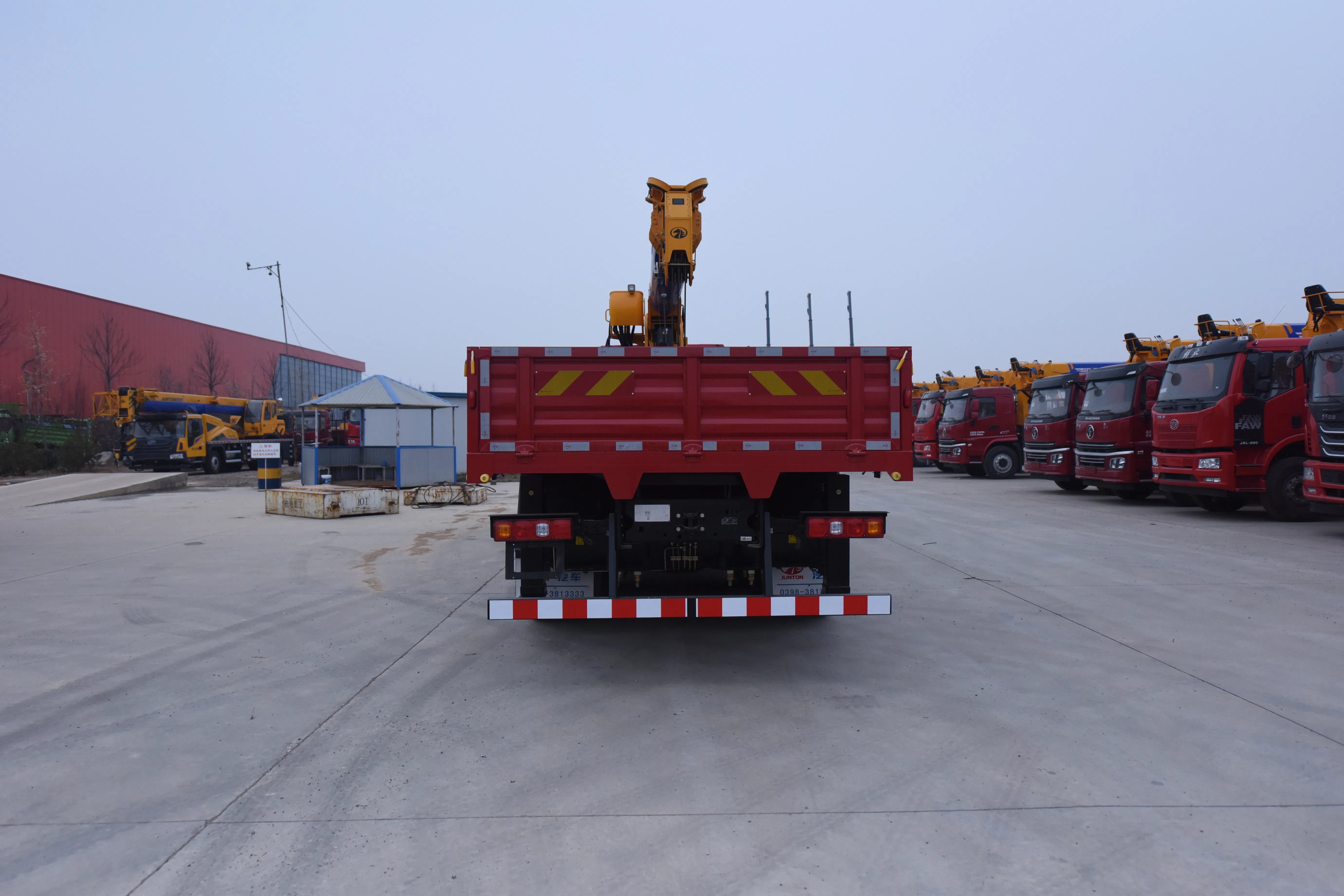 Efficient Crane Truck with Load-Retractable Boom for Heavy Operations