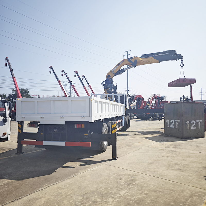 8×4 28 Ton Heavy-Duty Mobile Crane Truck 8-Section Boom High Extension Length Ideal for Large-Scale Construction Projects