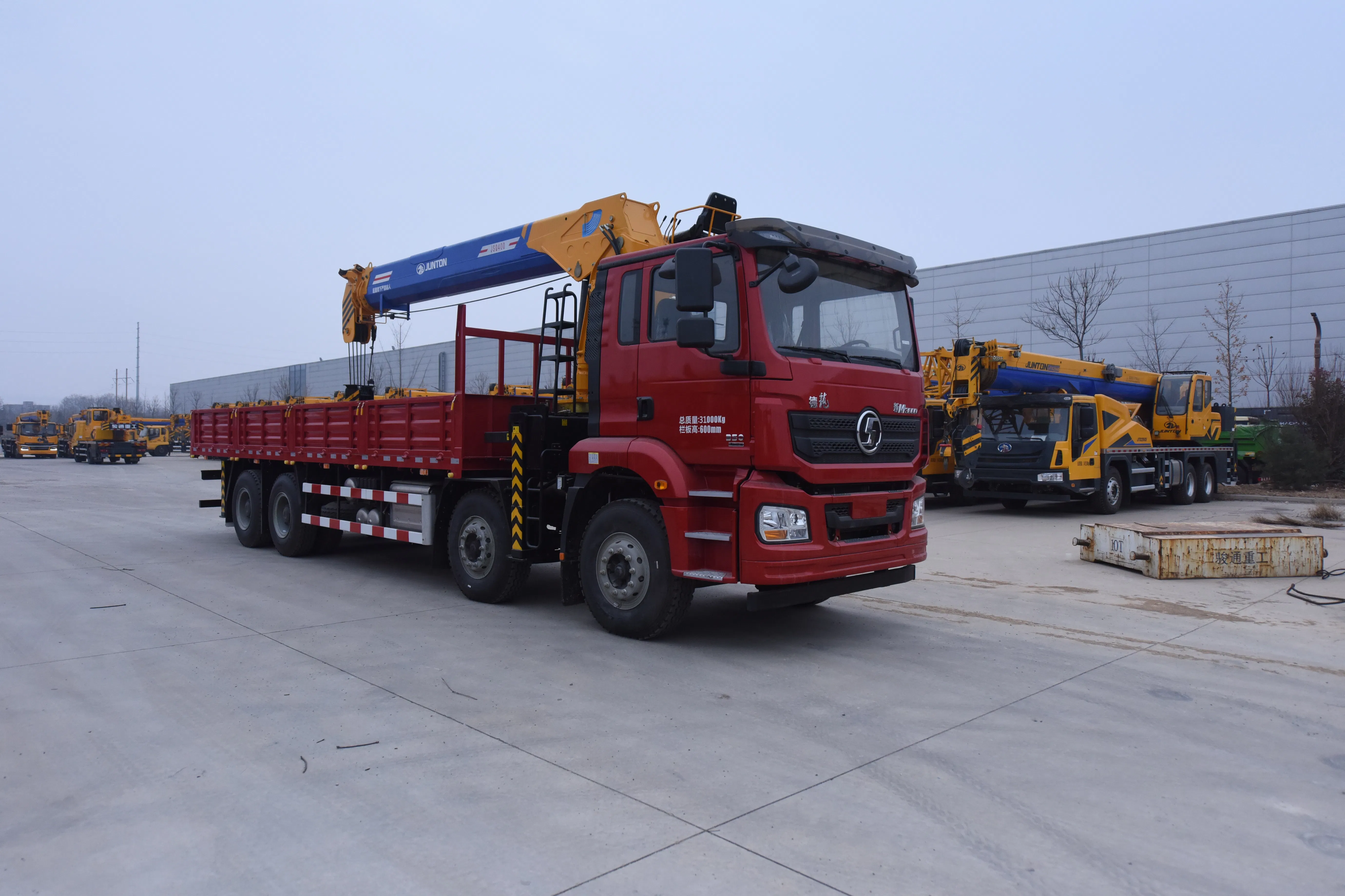 Efficient Crane Truck with Load-Retractable Boom for Heavy Operations