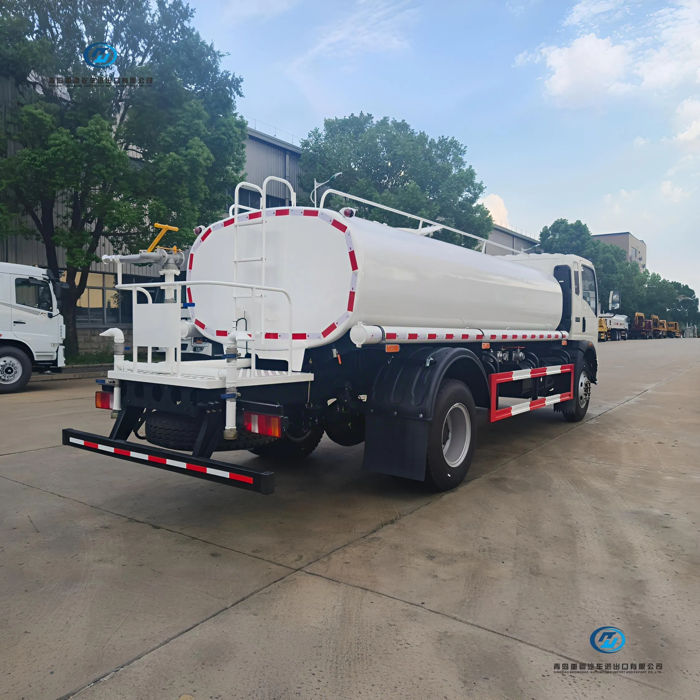 Sinotruk New Used HOWO Drinking Cleaning Fire Fighting Sprat Sweeper Cargo Van Lorry Bowser Delivery Transport Road Sprinkler Barrow Water Tank Tanker Truck
