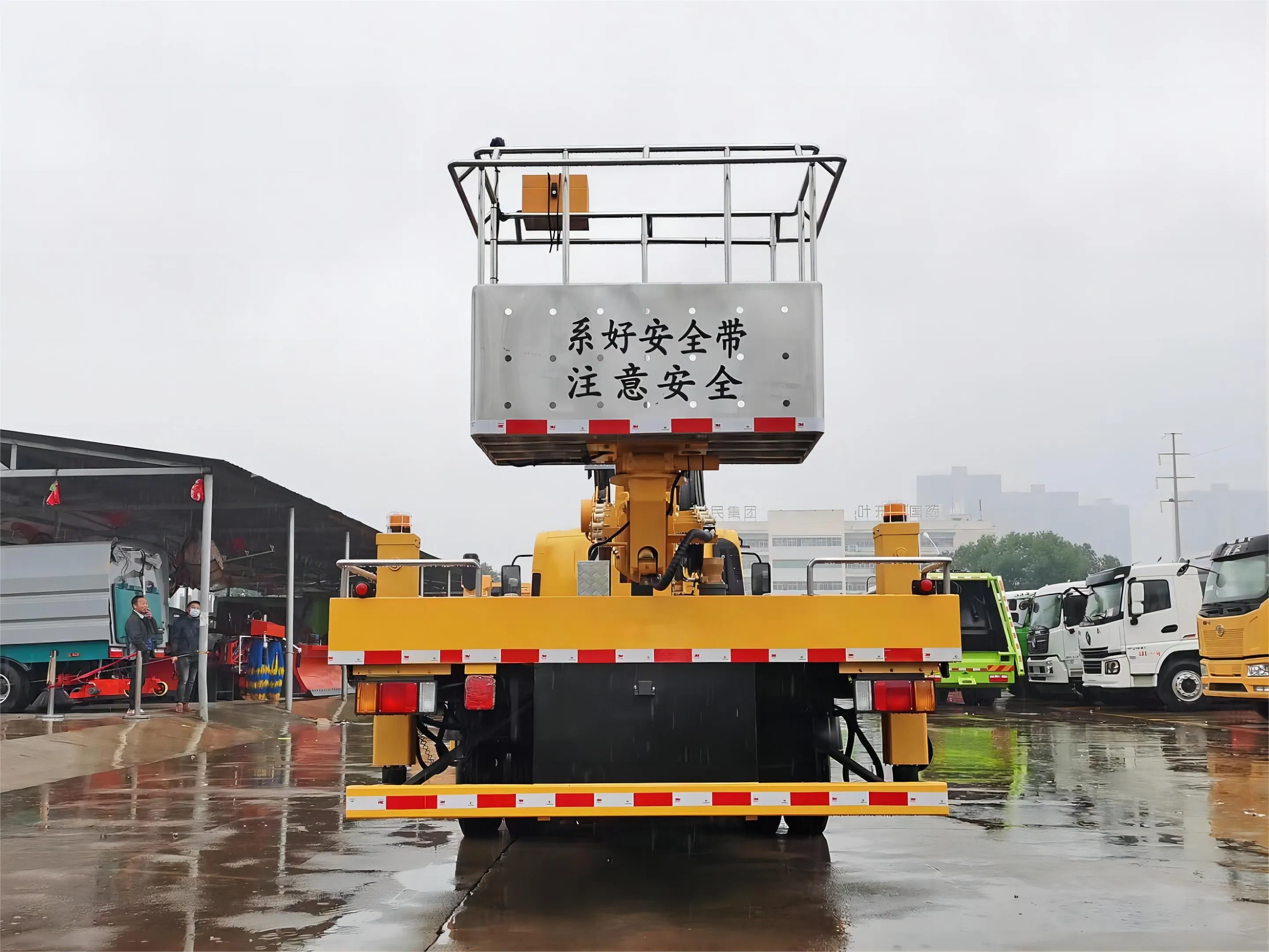 Japanese Brand Truck Mounted Aerial Work Platform Truck Telescopic Boom Bucket Truck 30m 32m 34m Working Height for Sales