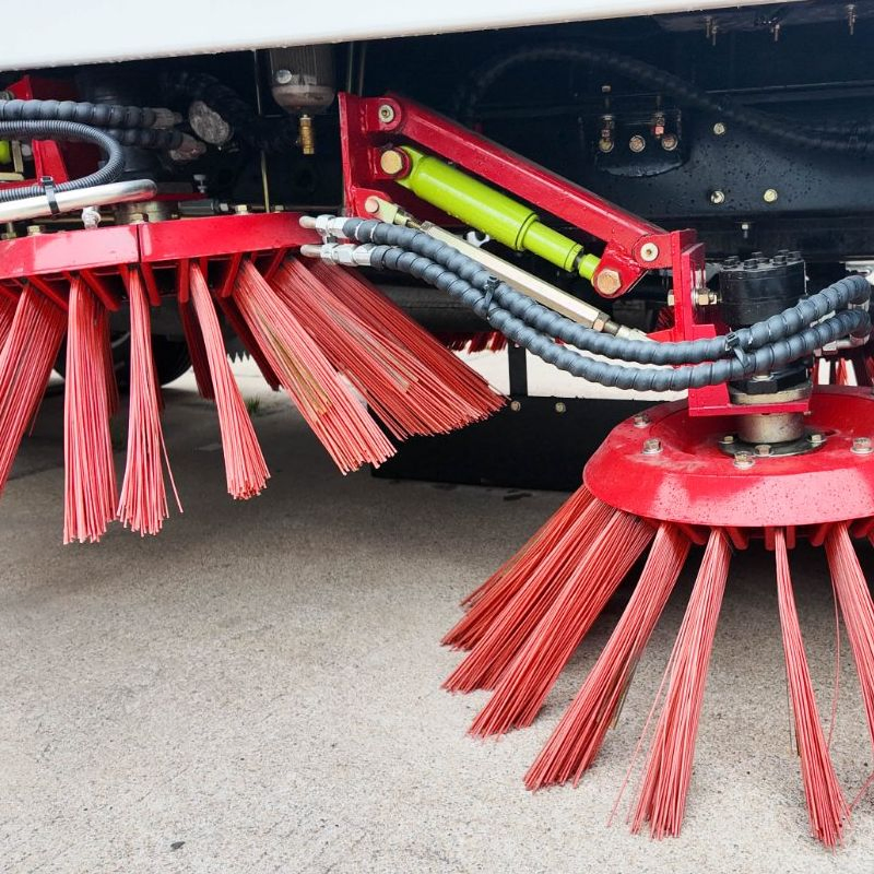 SINOTRUK HOWO 4x2 Municipal Road Sweeper Truck Road Clean Truck High-Performance Sweeping Brushes and Intelligent Remote Operation System Sweeper Truck