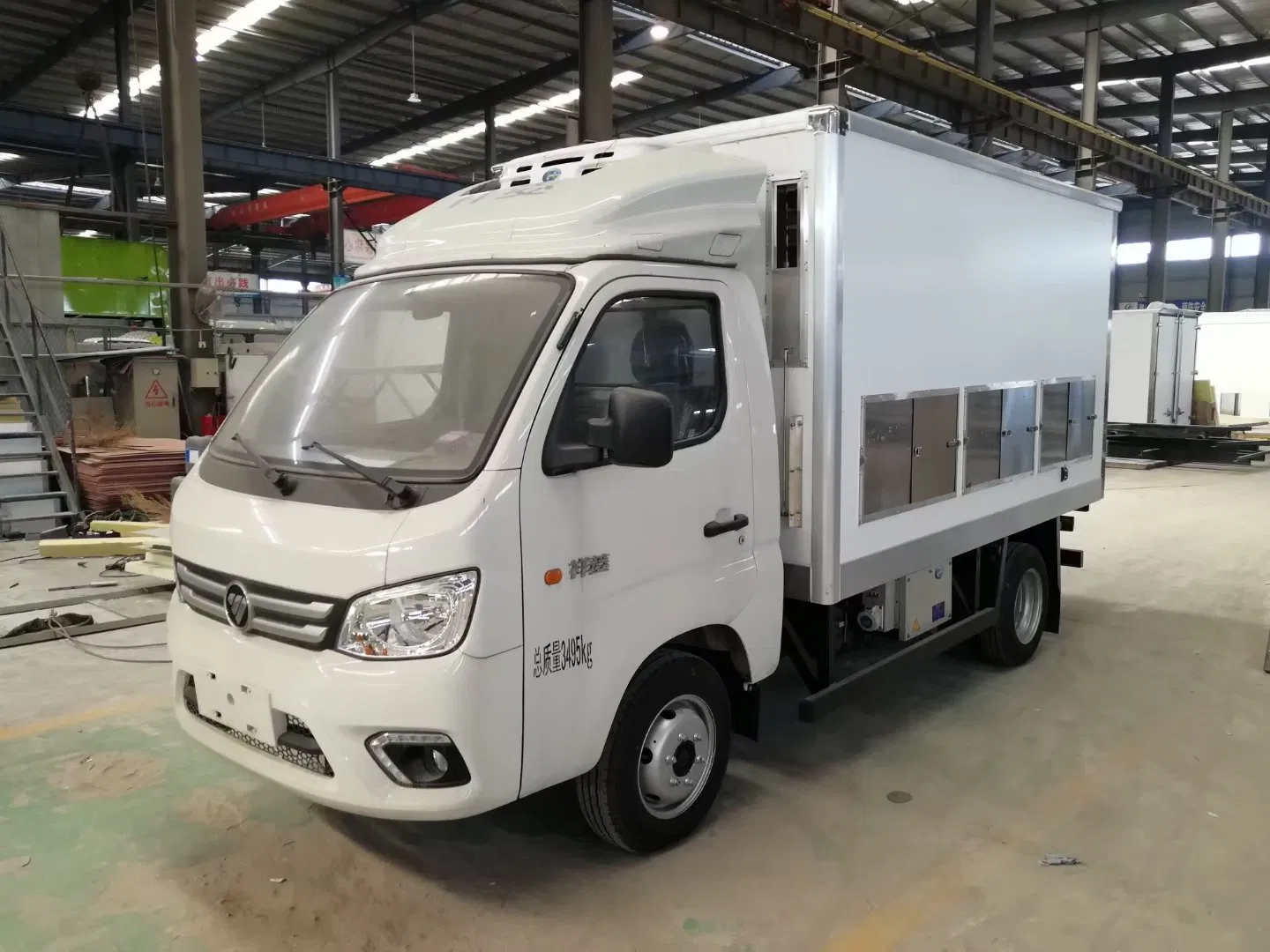 4X2 Small Brand New Day Old Chicken Cooling Box Body Livestock Transport Refrigerated Truck