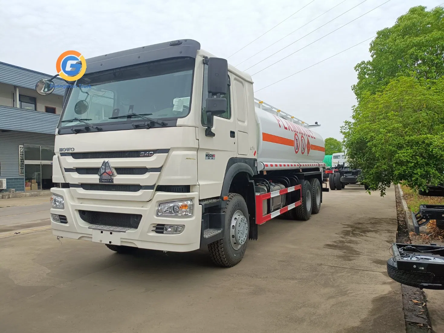 Heavy Duty Large Volume LPG LNG HOWO Stainless Steel Aluminum Alloy Corrosion Resistant Tank Body Tanker Liquid Chemical Oil Fuel Tank Truck