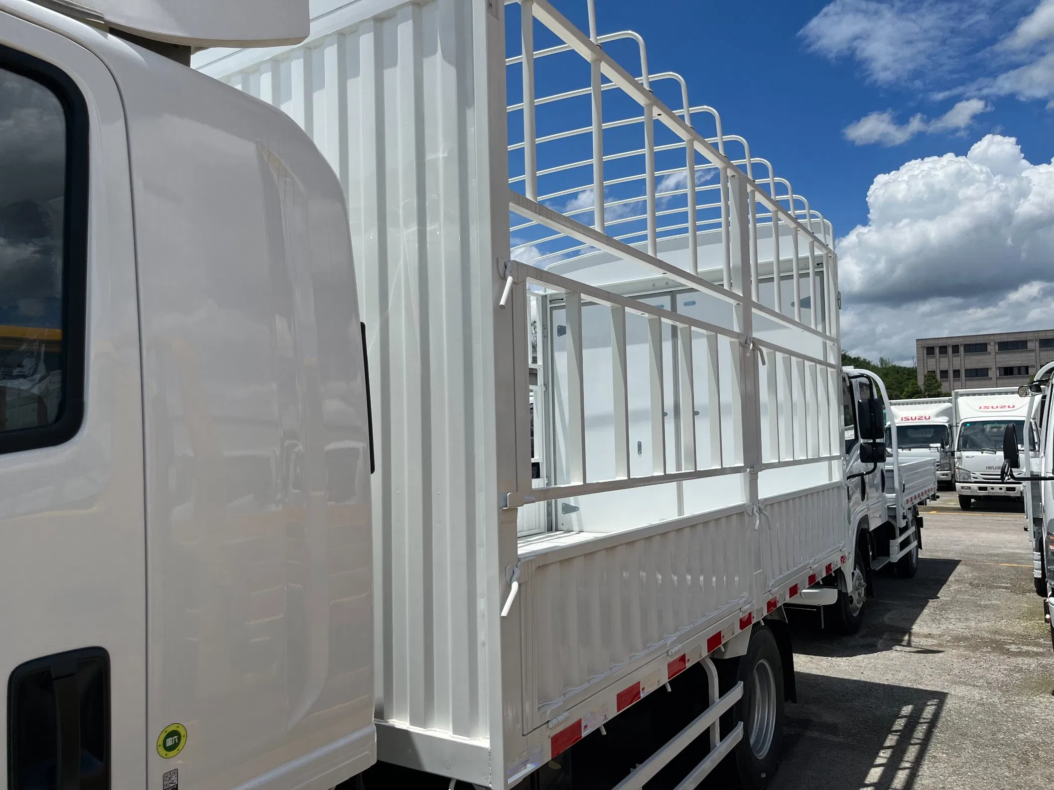 2026 New Year 2025 Model Kv100 Fence Diesel Cargo Truck Light Truck Bulk Feed Transport Trucks Livestock Transport