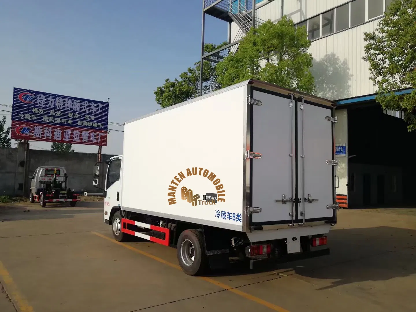 Isuzu Elf Nkr 4X2 5 Ton Small Van Freezer Truck Refrigerated Container Truck Refrigerator Truck