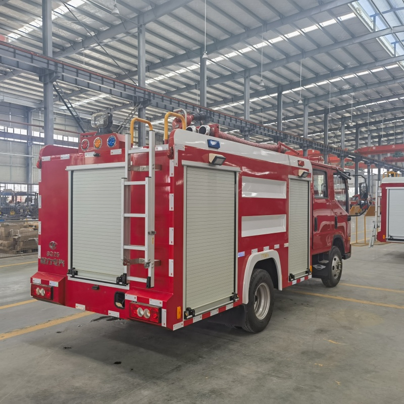 Compact 3-12 Ton Fire Fighting Truck Water Tank Foam Multi-Functional Fire Extinguishing