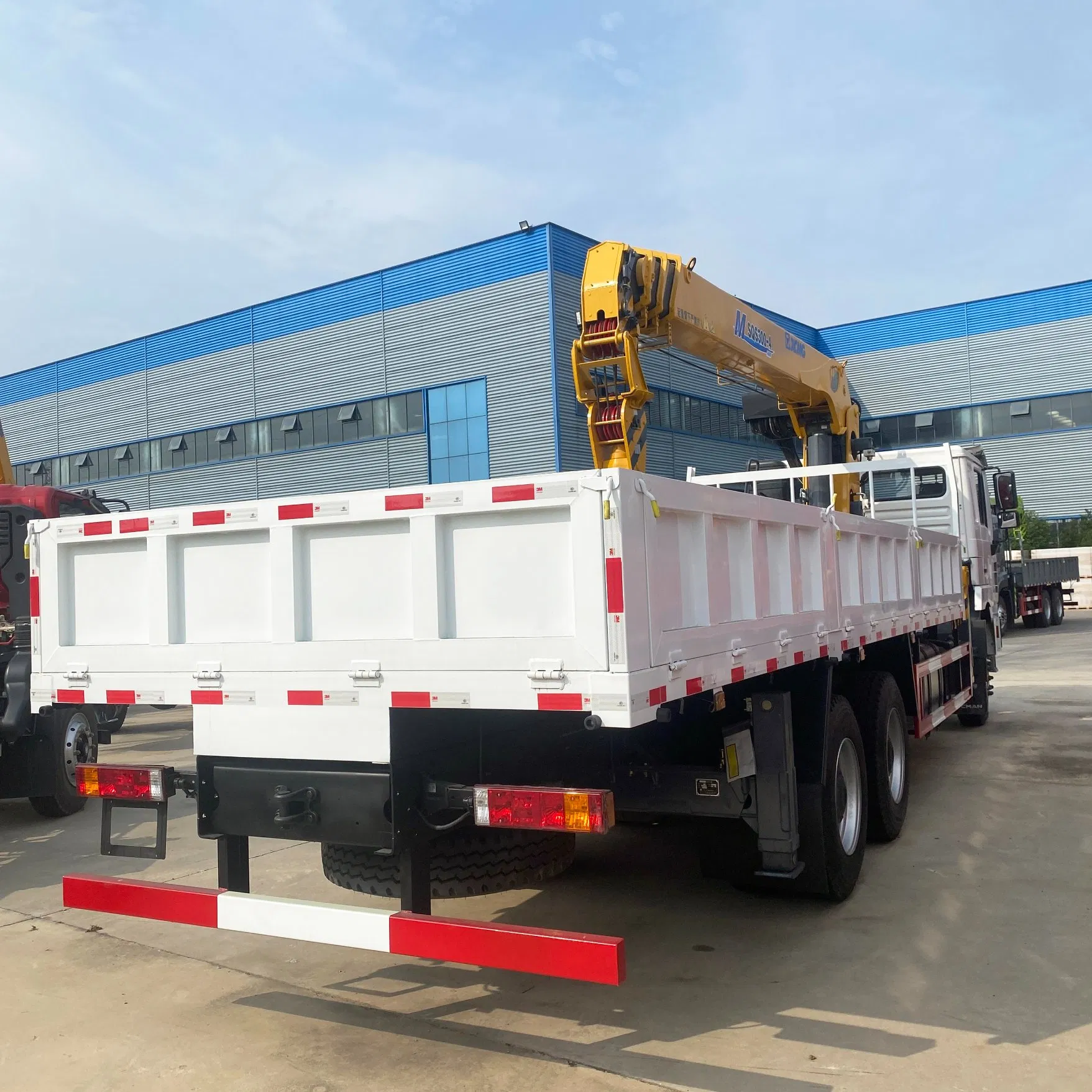 Shacman Cargo Truck with Crane 8*4 6*4 4X2 10ton 20 Tons Straight Boom Crane Hydraulic Truck Crane for Sale