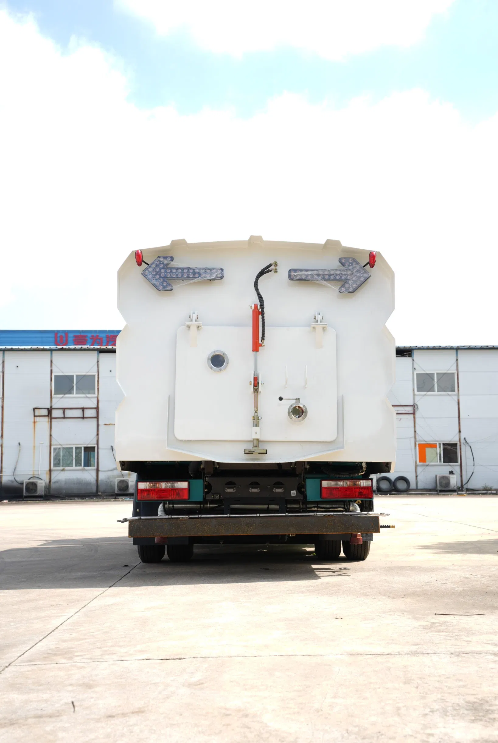 Precise Cleaning High Efficiency Vacuum Street Sweeper Road Cleaning Truck