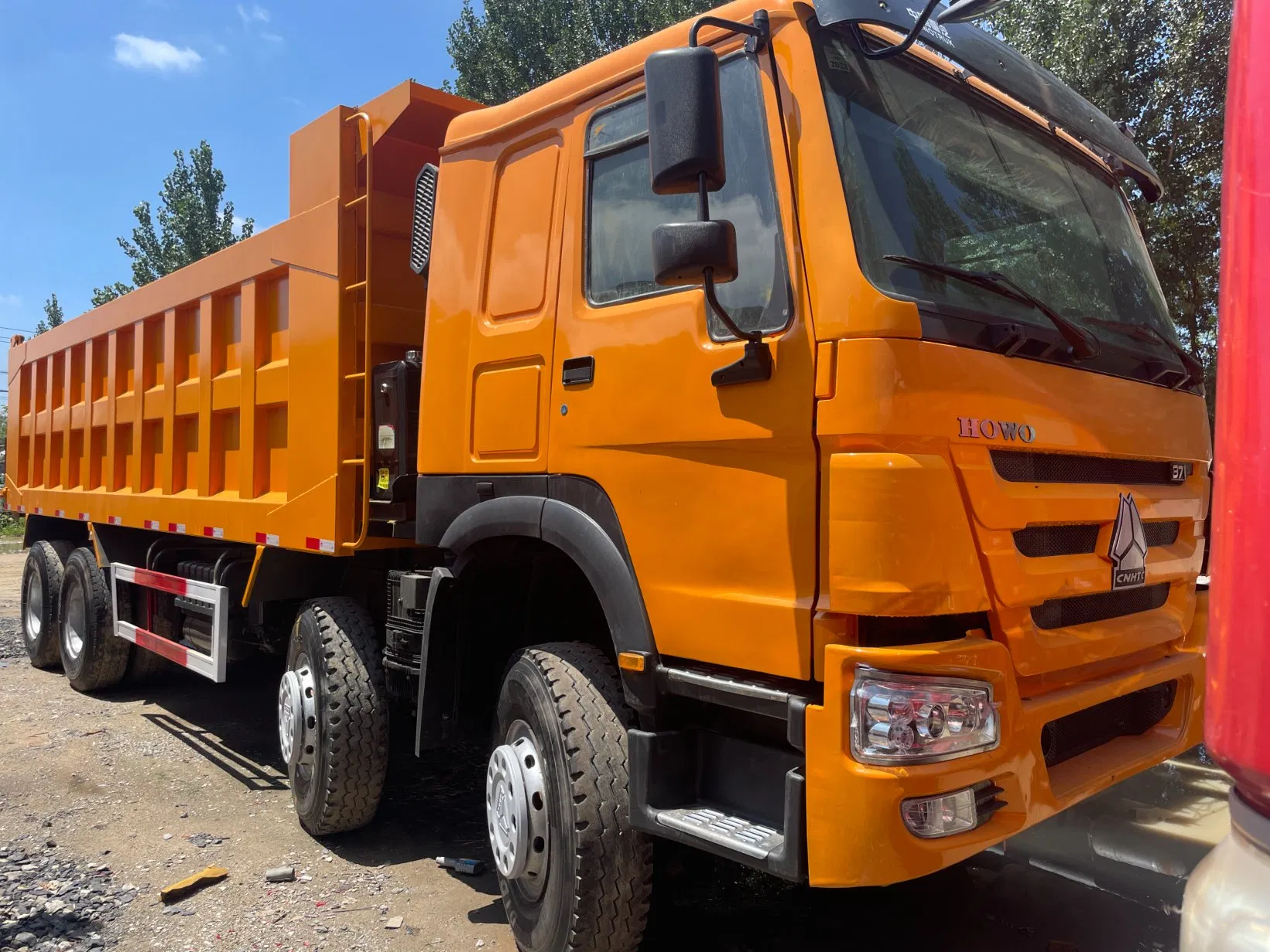 High Quality Second-Hand 3-Axle 40-100 Tons Livestock and Vegetables Transportation Transport Fence Semi-Trailer Tipper Truck Dump Truck