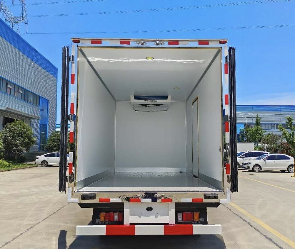 I Suzu Refrigerator Box Van Cargo Truck 4*2 Transport Refrigerated Truck Cold Romm Van Mobile Food Cooling Trucks