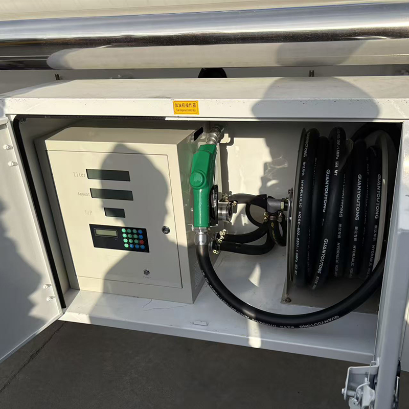 High-Capacity Aviation Refueling Tank Truck