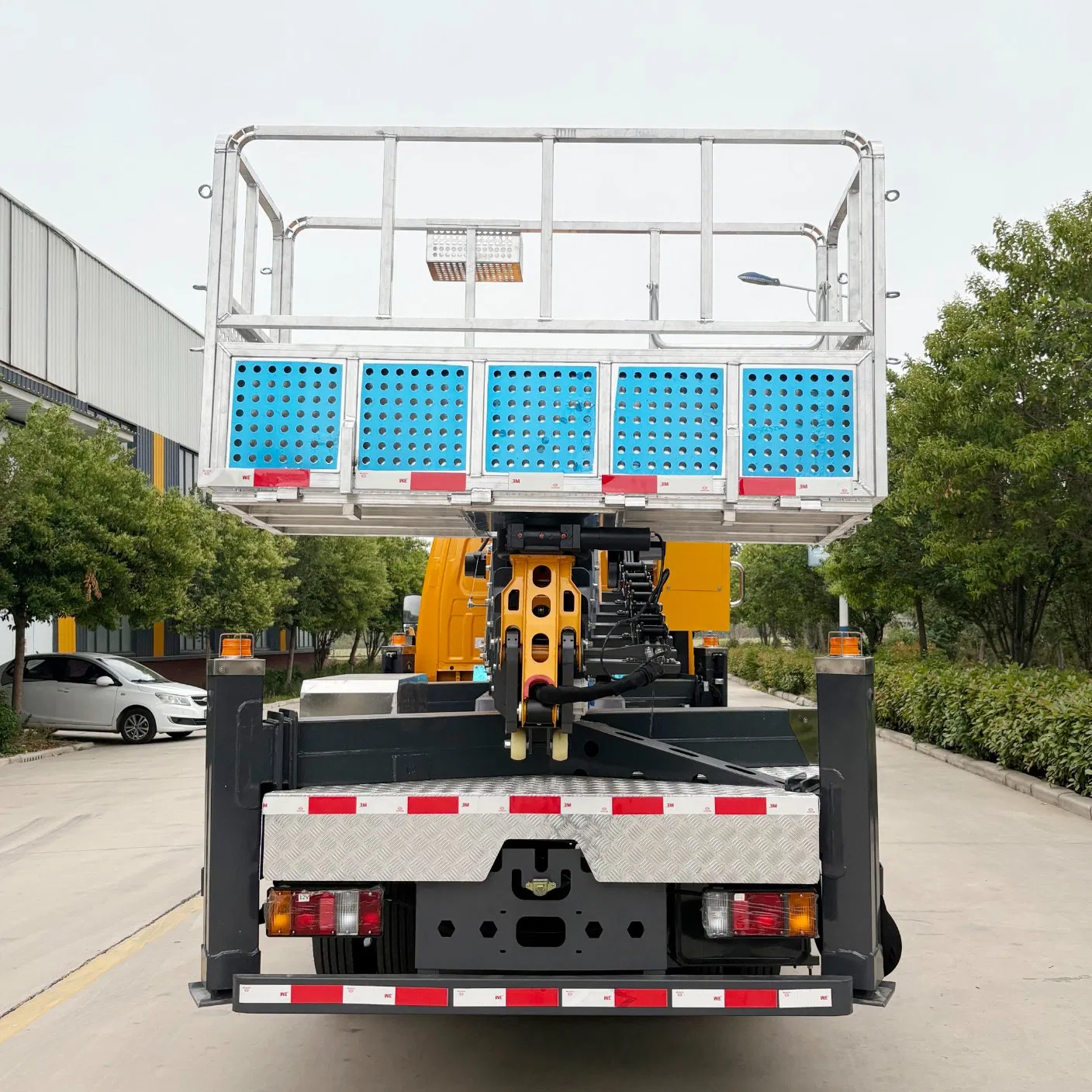 China Factory Aerial Work Platform 32m High-Altitude Bucket Truck Aerial Lift Truck