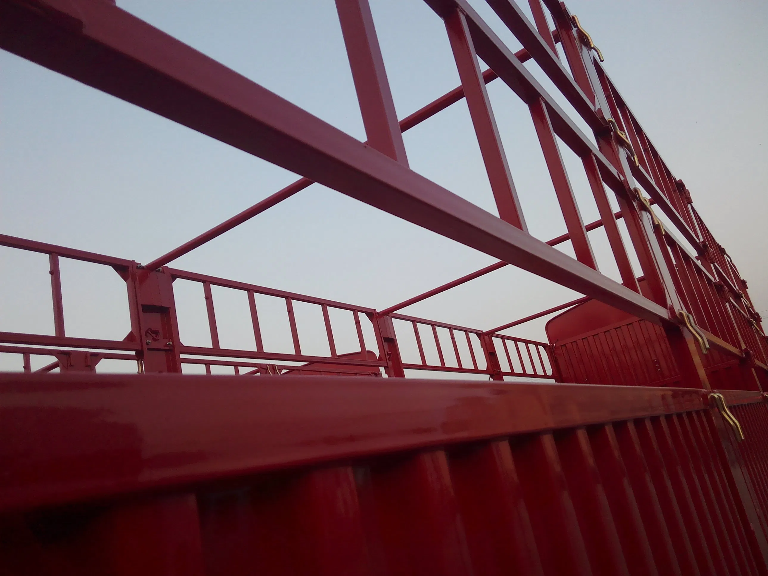 30-100 Tons Cattle Livestock Trailer 4 Axles Cargo Animal Sugar Cane Transport Stake Fence Semi Trailer Truck