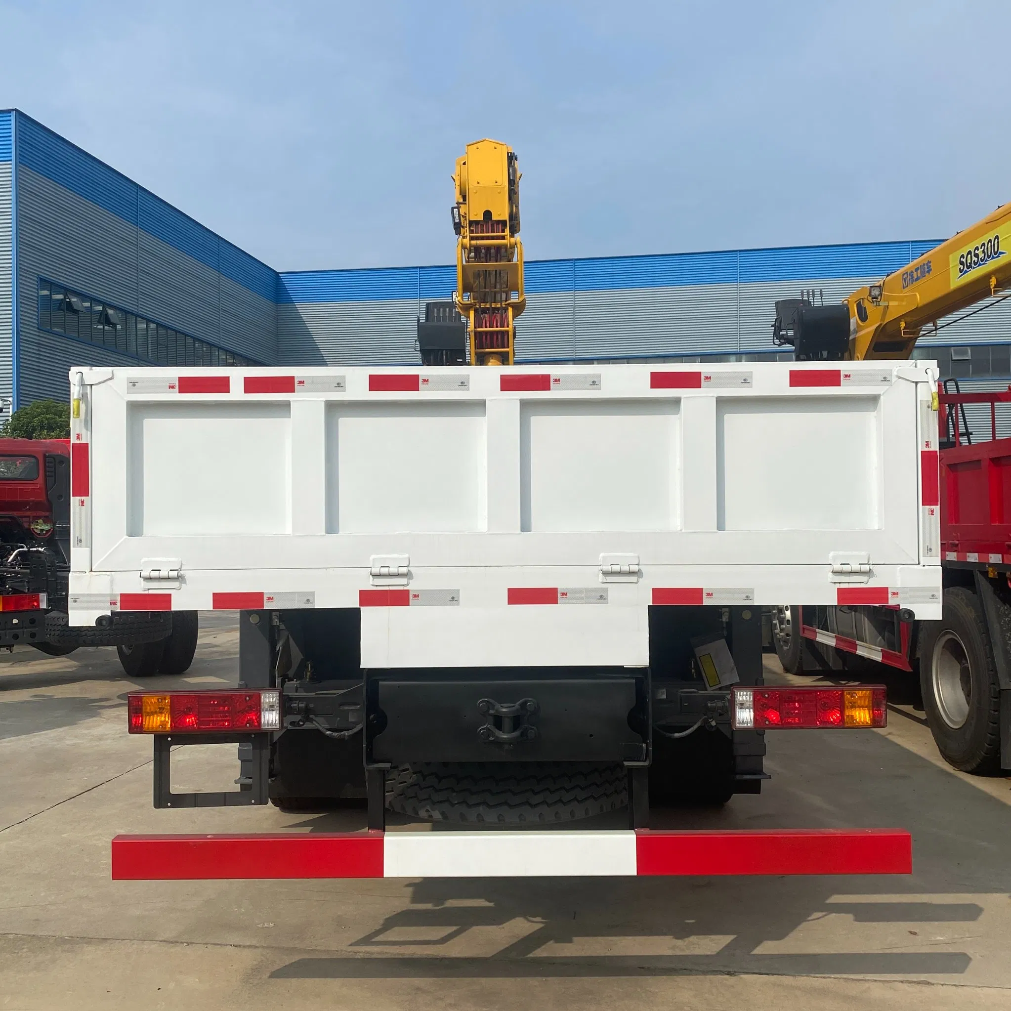 Shacman Cargo Truck with Crane 8*4 6*4 4X2 10ton 20 Tons Straight Boom Crane Hydraulic Truck Crane for Sale