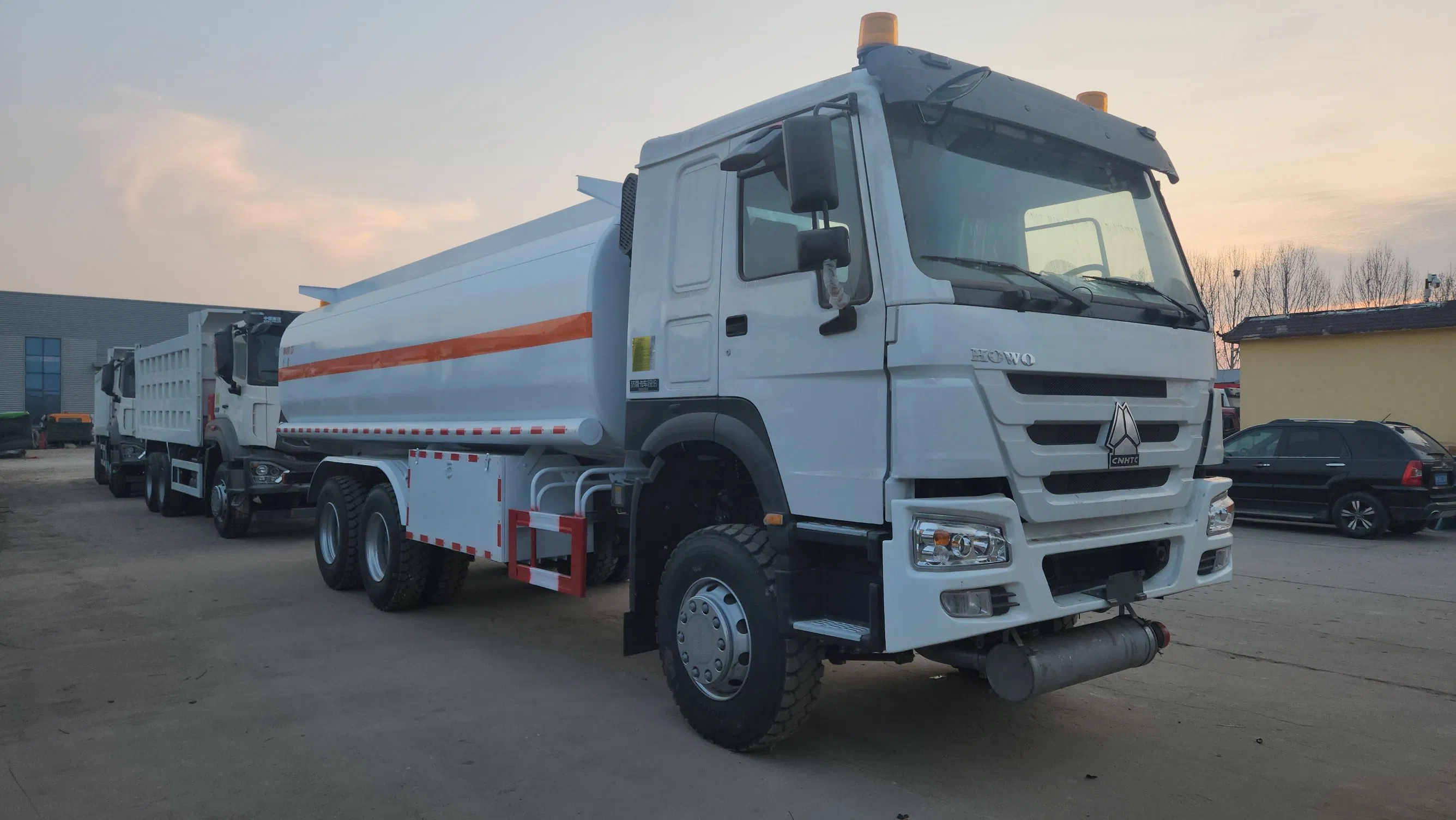 Refurbished Remanufactured Used Sinotruk HOWO Fuel Tanker Truck 6X4 8X4 23000 Liters 23 Cubic Meters Low Price Oil Tank Truck