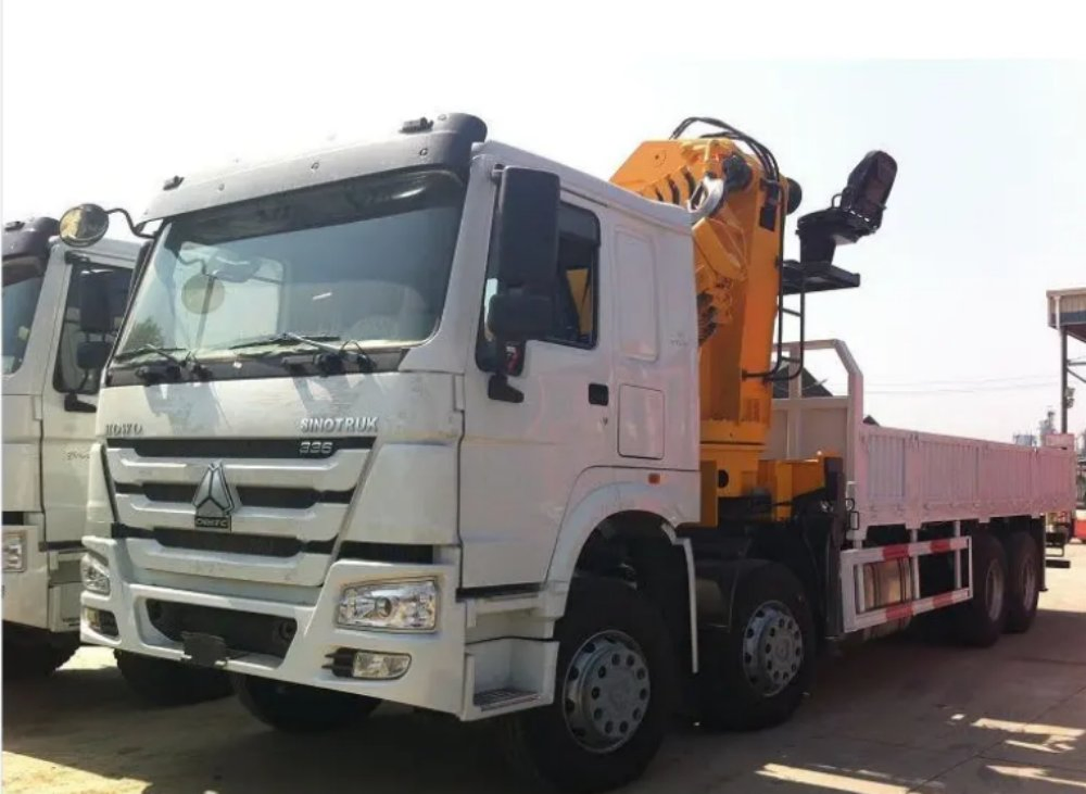 High Quality Sinotruk Shacman Truck Mounted Crane HOWO A7 T7h G7s Cargo Truck 12tons/14tons Hydraulic Folding Telescopic Arm Lorry Van Crane Truck with Fence