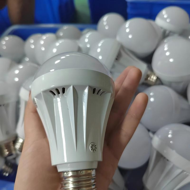 High Quality Wall Light Bulbs with Warm Light, E26 Remote Dimmable, Rechargeable LED Globe Bulbs for Wholesale