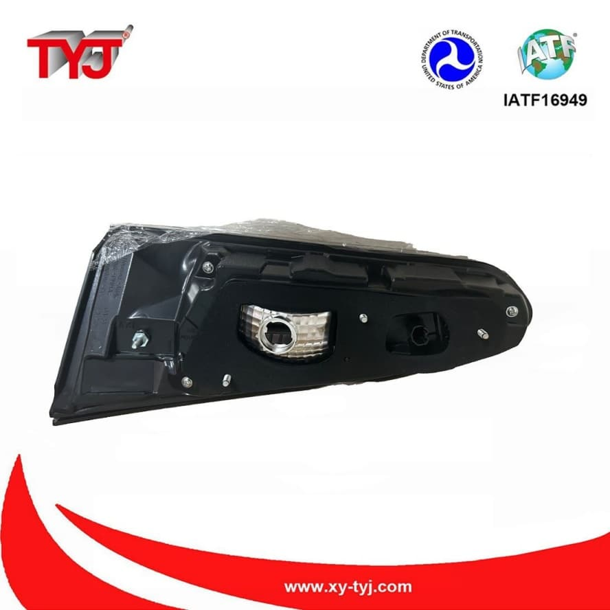 Factory Wholesale Energy Efficient Universal Scratch Resistant Car Accessories LED Auto Car Tail Rear Light for Toyota Cross 2021 Back Lamp Le